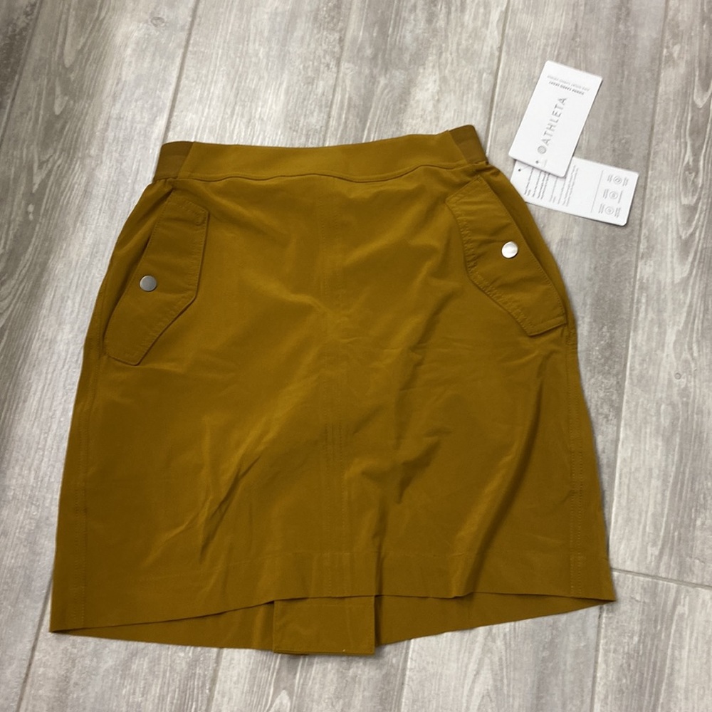 NWT! Athleta tech skirt/phone pockets built in shorts